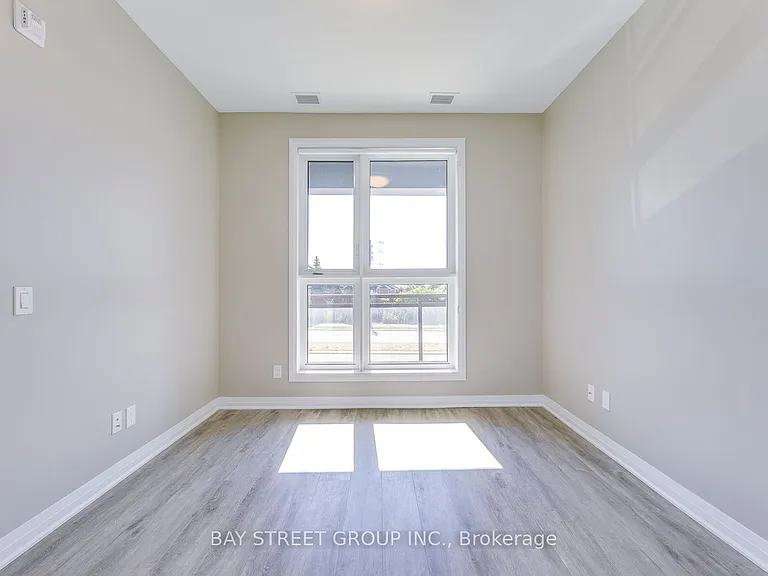 95 Dundas St W #107 — Photo 24