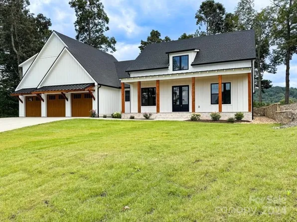 377 Mavrick Dr, Mills River, NC 28759