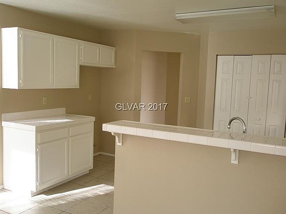 5th image of 8013 James Grayson Dr