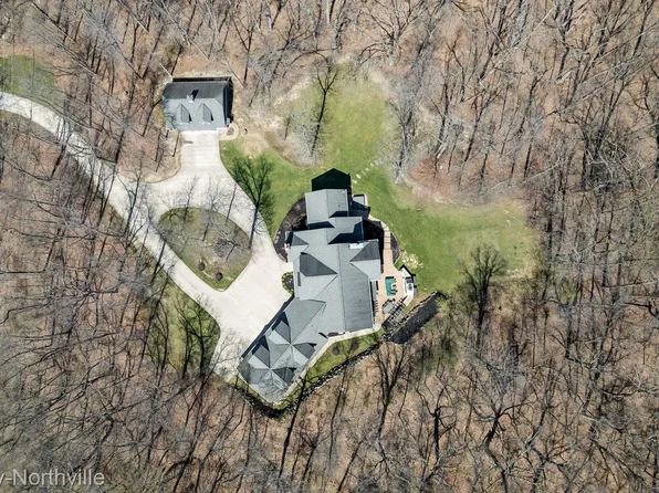 3027 S Hill Rd, Milford, MI 48381
