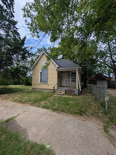2113 W Howett St Photo 1