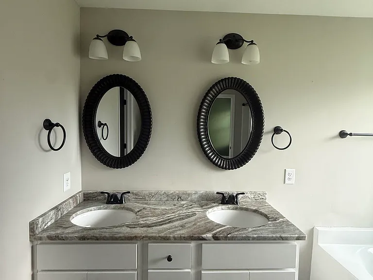 100 Weston Cv — Photo 14