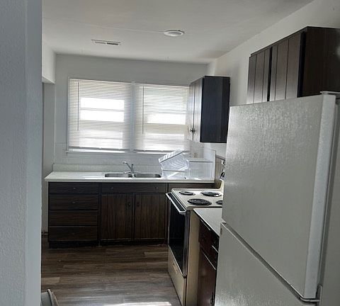 5th image of 317 E Kelly Ave #317