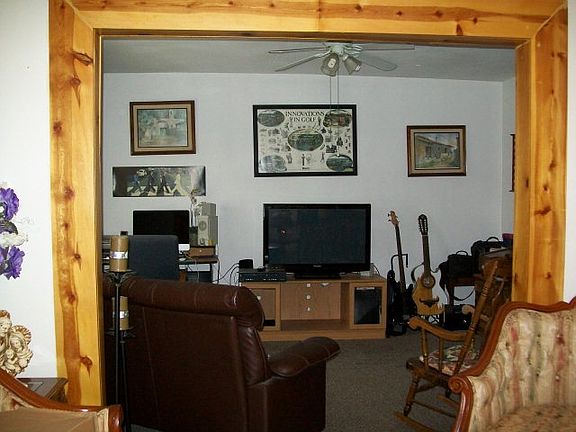 5th image of 214 N Dewberry Dr