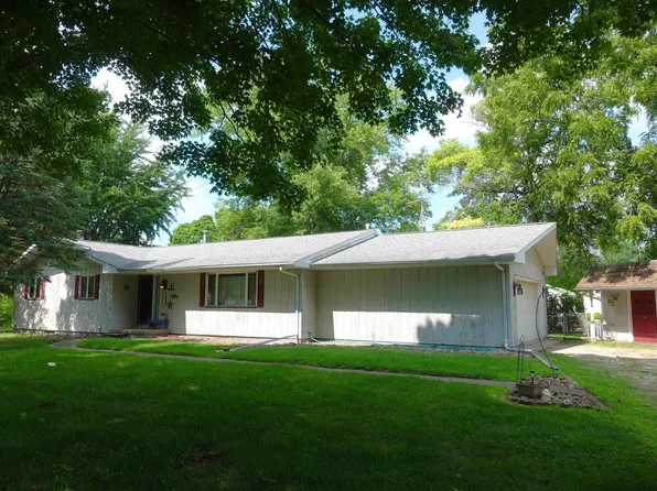 615 S Market St, Knoxville, IL 61448