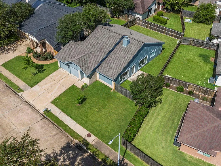 2210 Trail West St — Photo 35