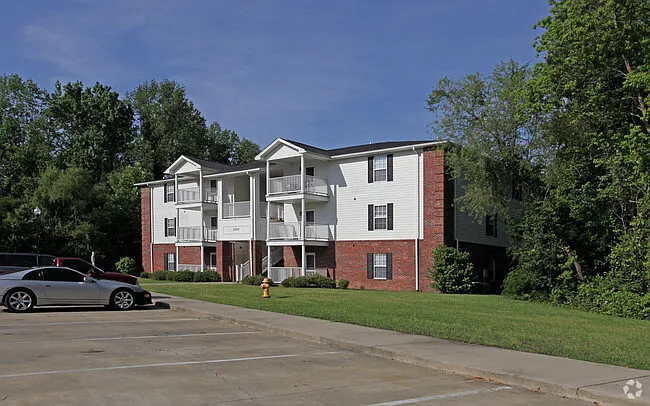 Broad Trace Apartments — Photo 3