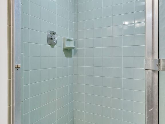 5th image of 624 SE 12th Ct