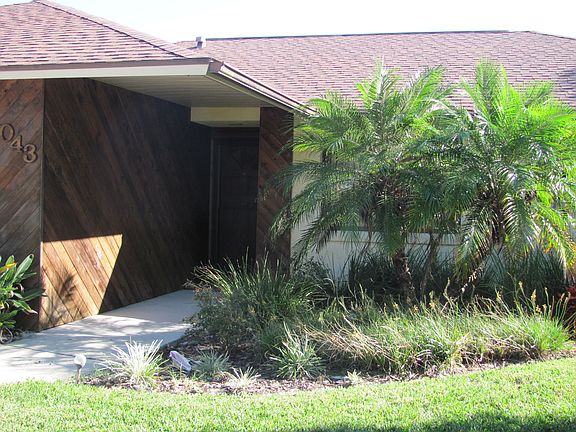 2nd image of 4043 S Peninsula Dr