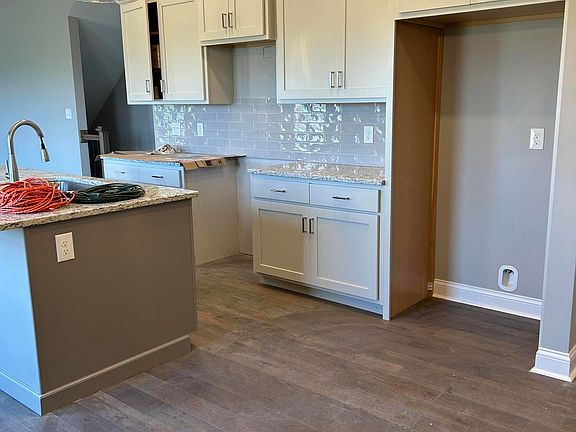 5th image of 713 Shaker Dr