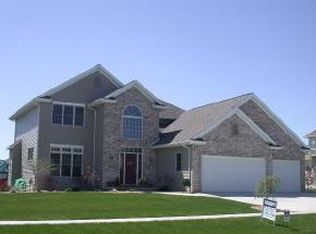 317 E Wentworth Ln, Appleton, WI 54913