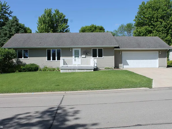 130 Westgate Dr, Forest City, IA 50436