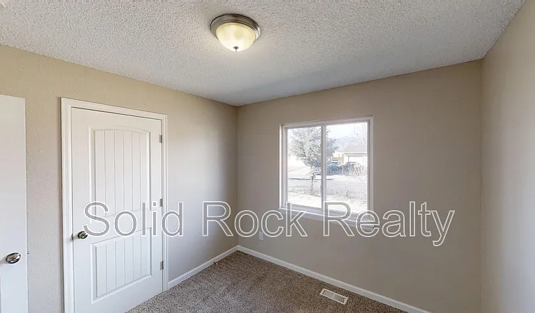 2505 Gina Dr — Photo 7