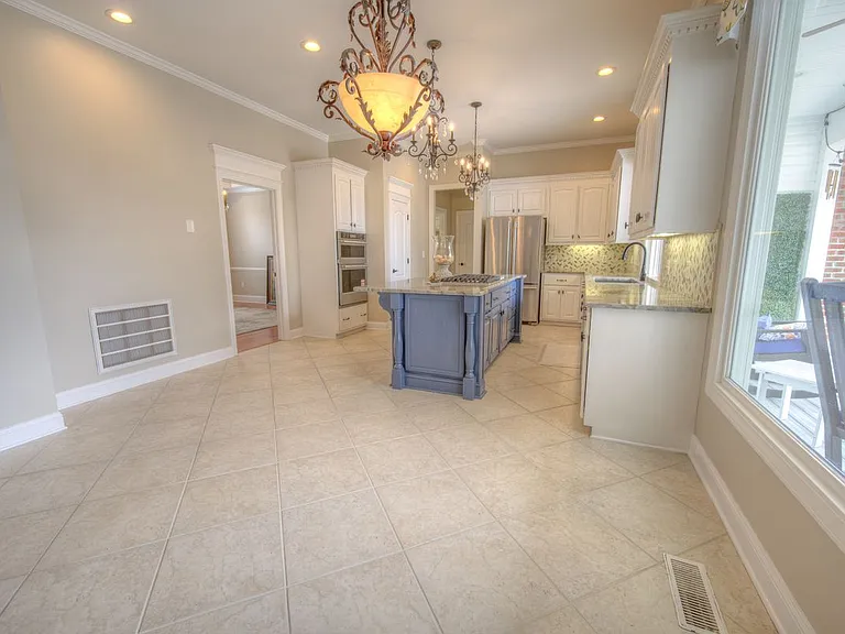 3771 Waterford Dr — Photo 3