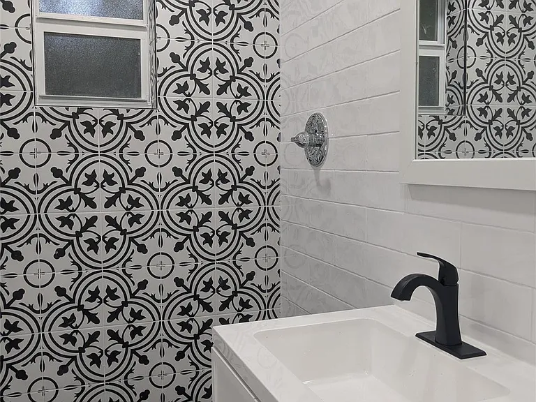 21 SE 11th Ave #1 — Photo 8