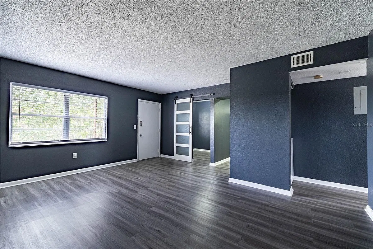 748 Wyman Ct — Photo 4