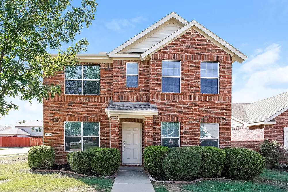 4 bed, 2.5 bath, 2580 sqft, $2,480 — Photo 1