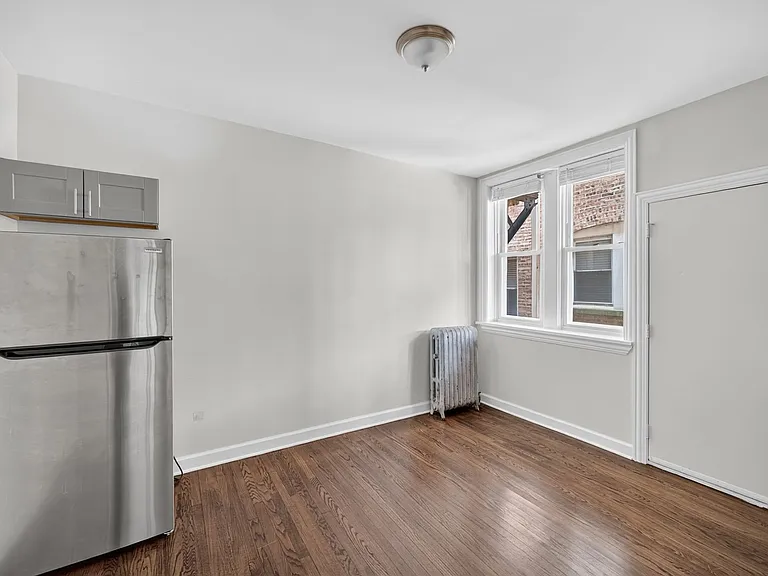 6565 N. Lakewood Renovated Rogers Park Apartments — Photo 18