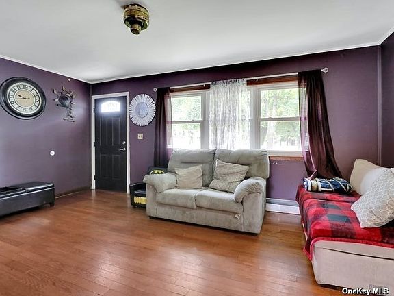 5th image of 110 Suffolk Ave