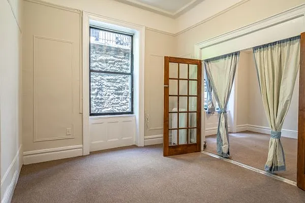 Rented by Metropolitan Equities | media 9