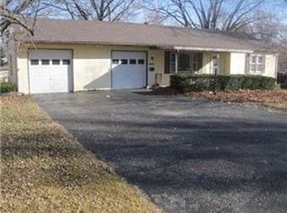 2401 S Queen Ridge Dr, Independence, MO 64055