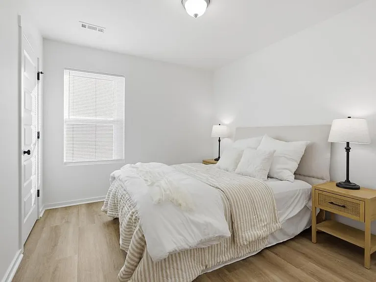 207 S Eagle Ln — Photo 11