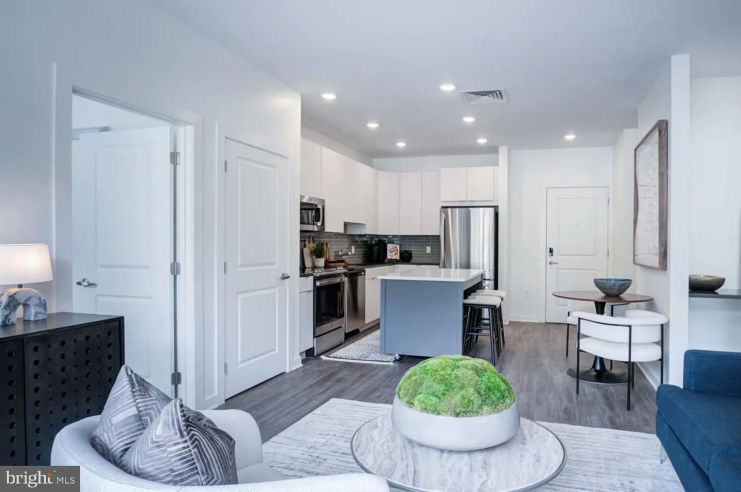1 bed, 822 sqft, $2,195 — Photo 4