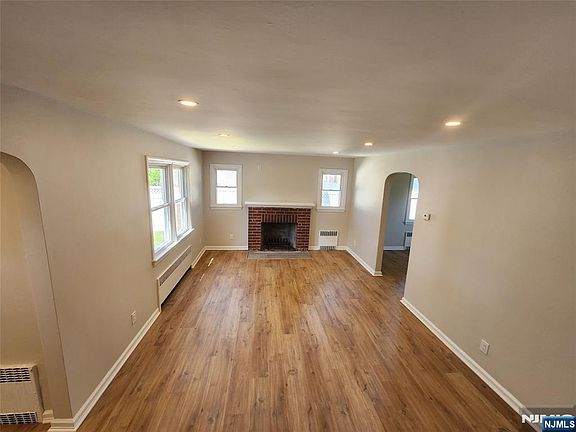 5th image of 78 Herman St