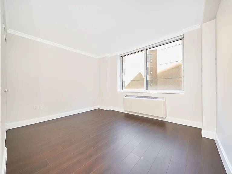 160 Riverside Blvd #6N — Photo 7