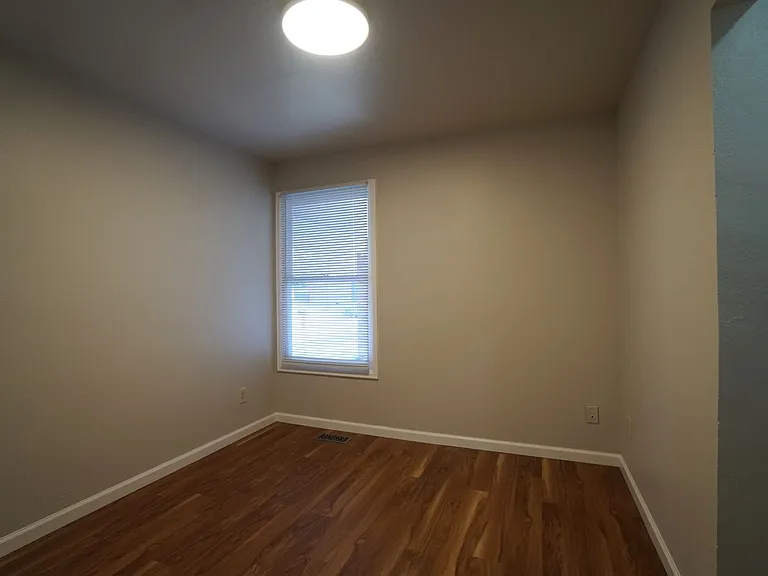 3070 Mirage Dr — Photo 18