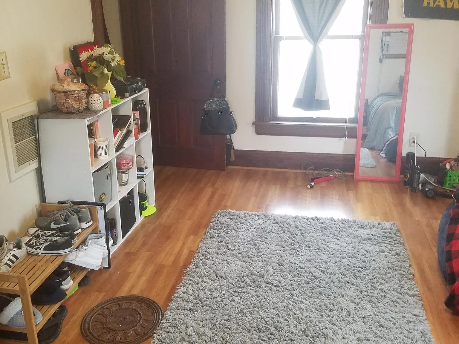 7 bed, 2900 sqft, $4,900 — Photo 2