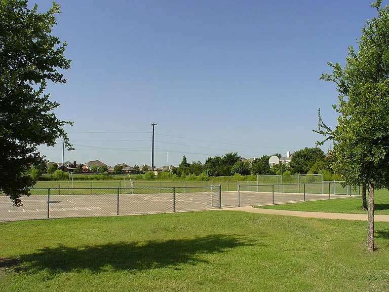 317 Sycamore Dr — Photo 17