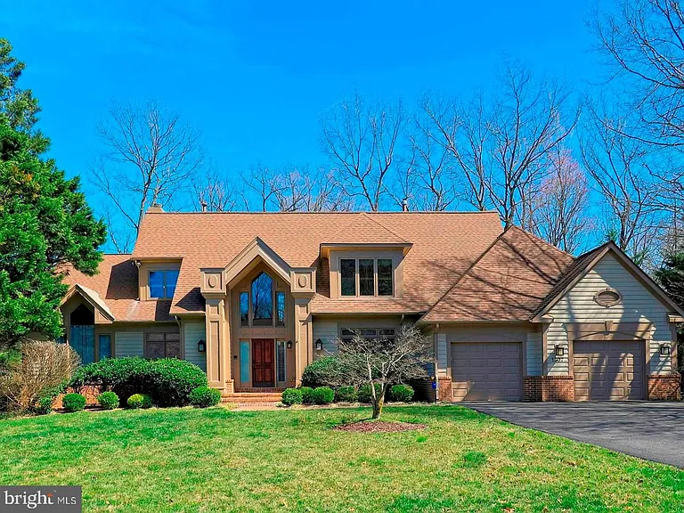 1307 Stamford Way — Photo 1