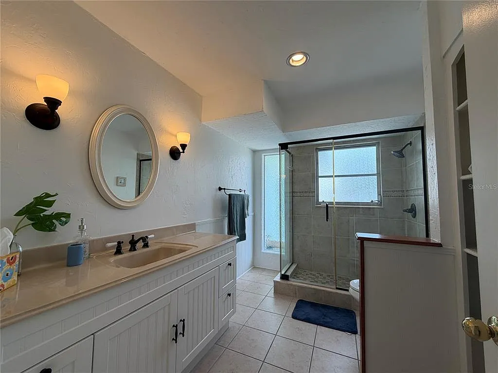 3 bed, 2.0 bath, 2017 sqft, $3,000 — Photo 4