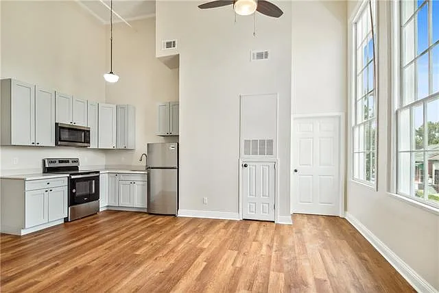 2135 2nd St — Photo 3