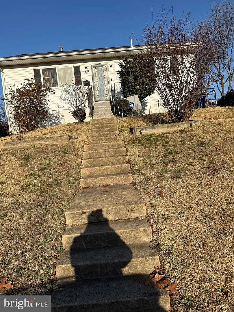 3845 Pinewood Ter photo 1