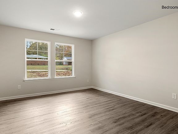 4th image of 304 Elm St