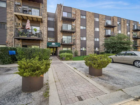 8970 N Parkside Ave APT 104, Des Plaines, IL 60016
