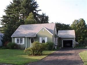 1st image of 7 Dewitt Dr