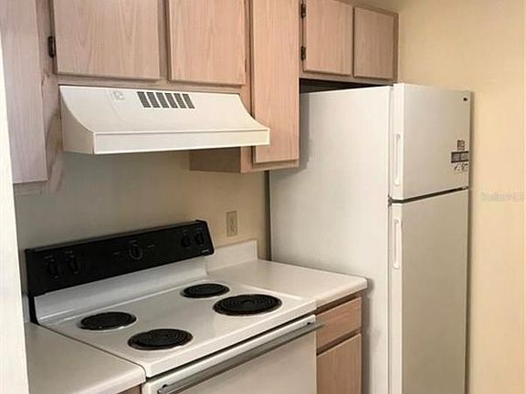 4th image of 2360 SW Archer Rd APT 810