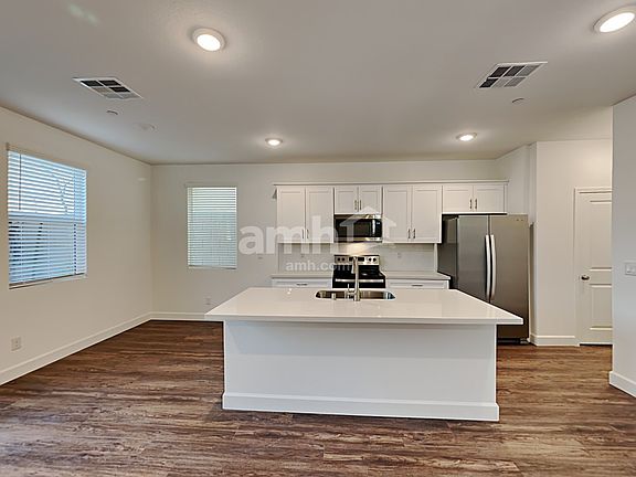 5th image of 3364 Blodwen St