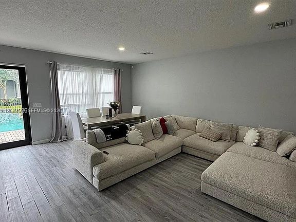 5th image of 19329 NE 8th Ct