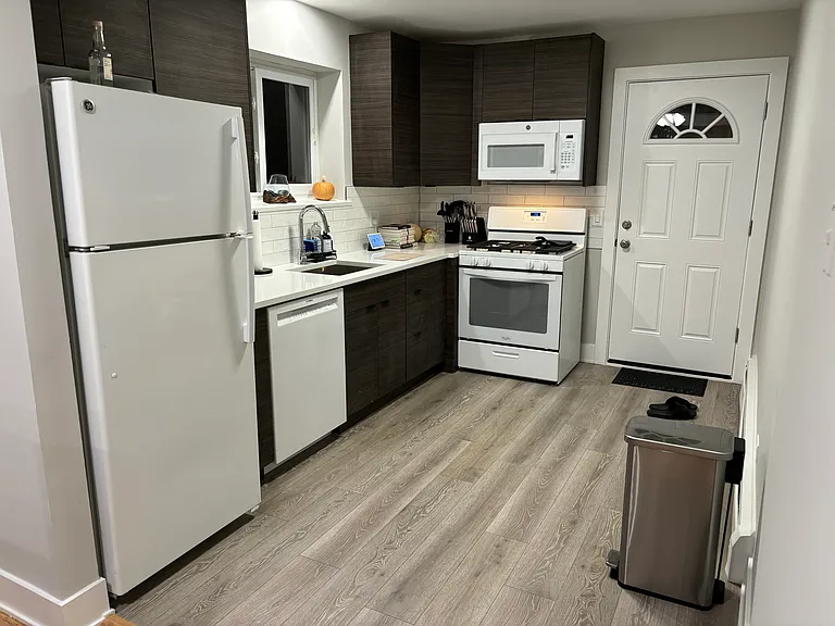 1420 W Estes Ave #2E — Photo 6