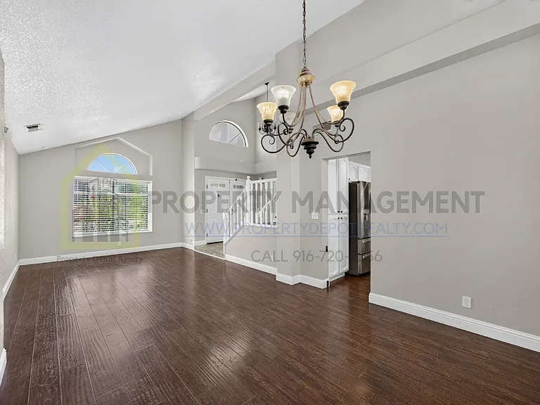 8779 Brittany Park Dr — Photo 14