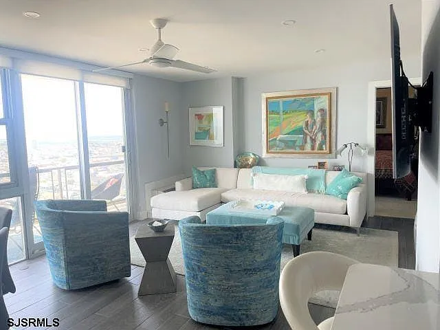 2 bed, 2.0 bath, 778 sqft, $2,000 — Photo 4