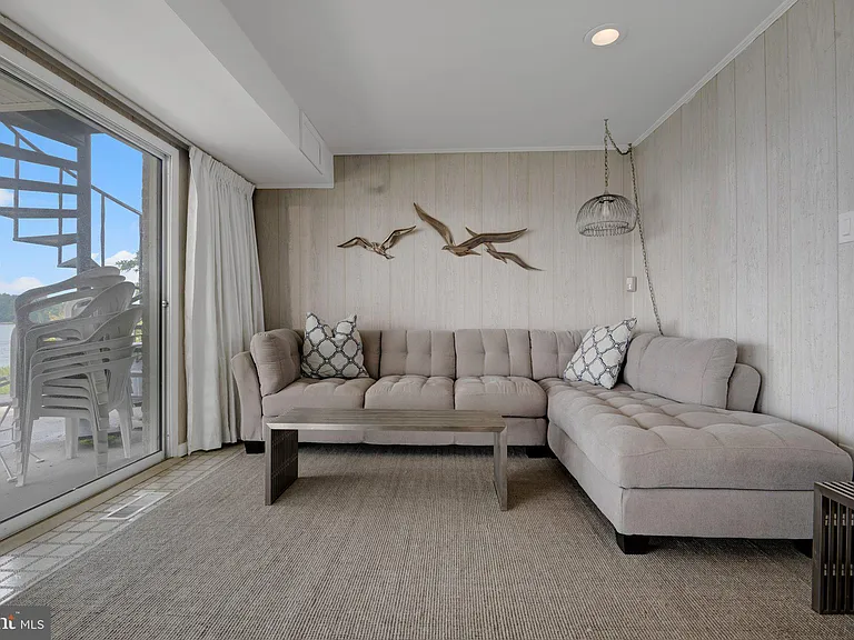 1323 Magnolia Ave — Photo 11