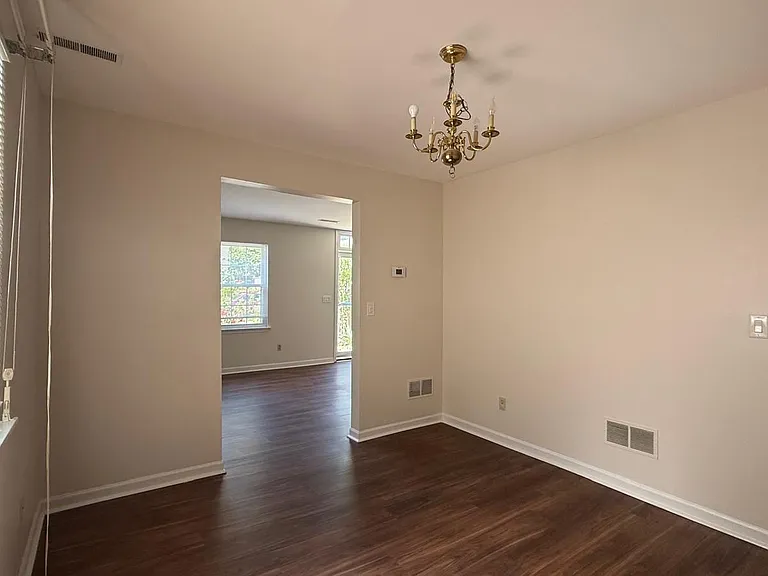 282 Albert Ct — Photo 4
