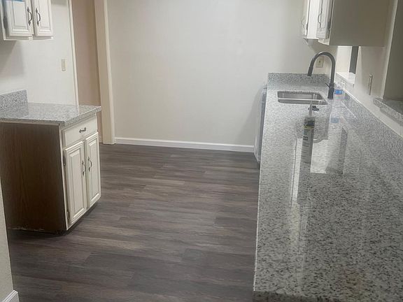 5th image of 4860 Kentington Dr