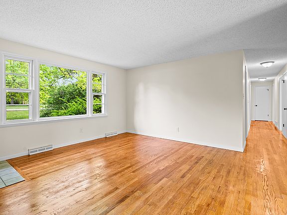 3rd image of 6838 Hague Rd