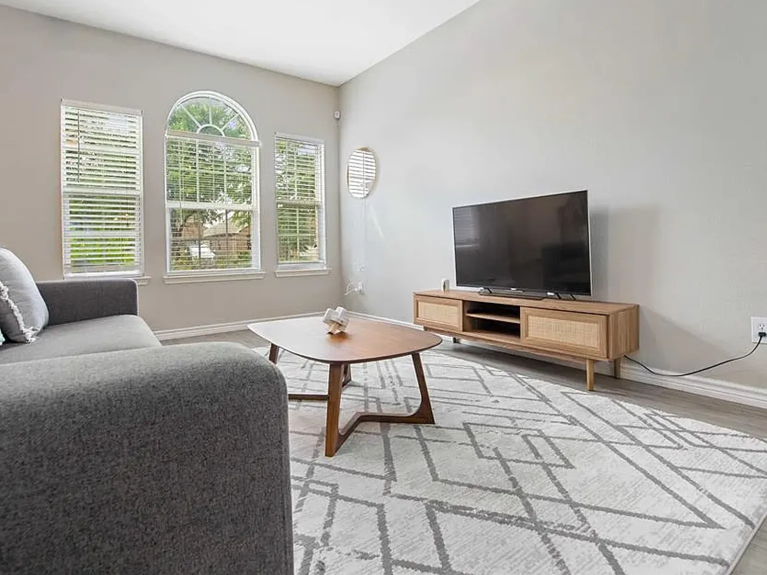 4 bed, 2441 sqft, $2,790 — Photo 4